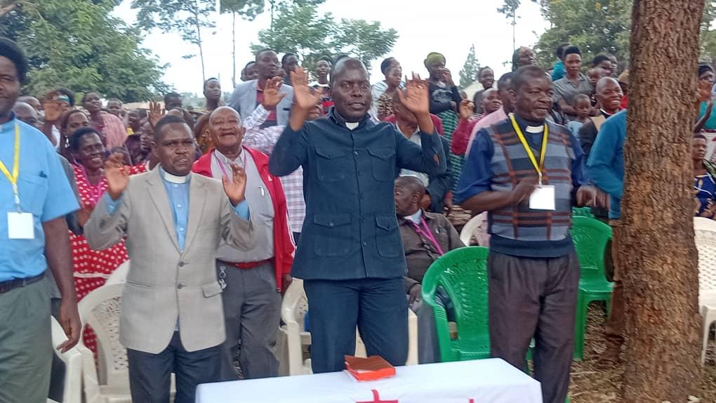 TIMU YA ASKOFU NA WAHUBIRI KATIKA MTAA WA KAKUBILO MKOANI GEITA